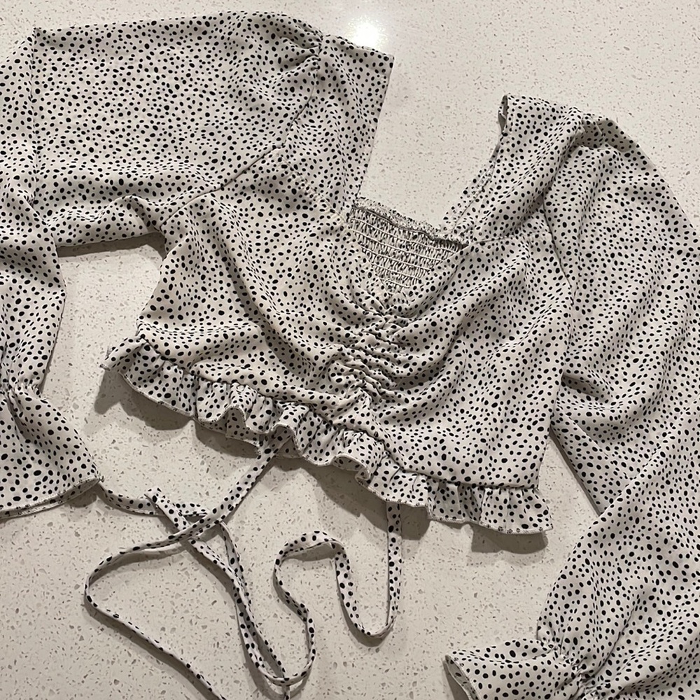 Ballon sleeve crop top size small.